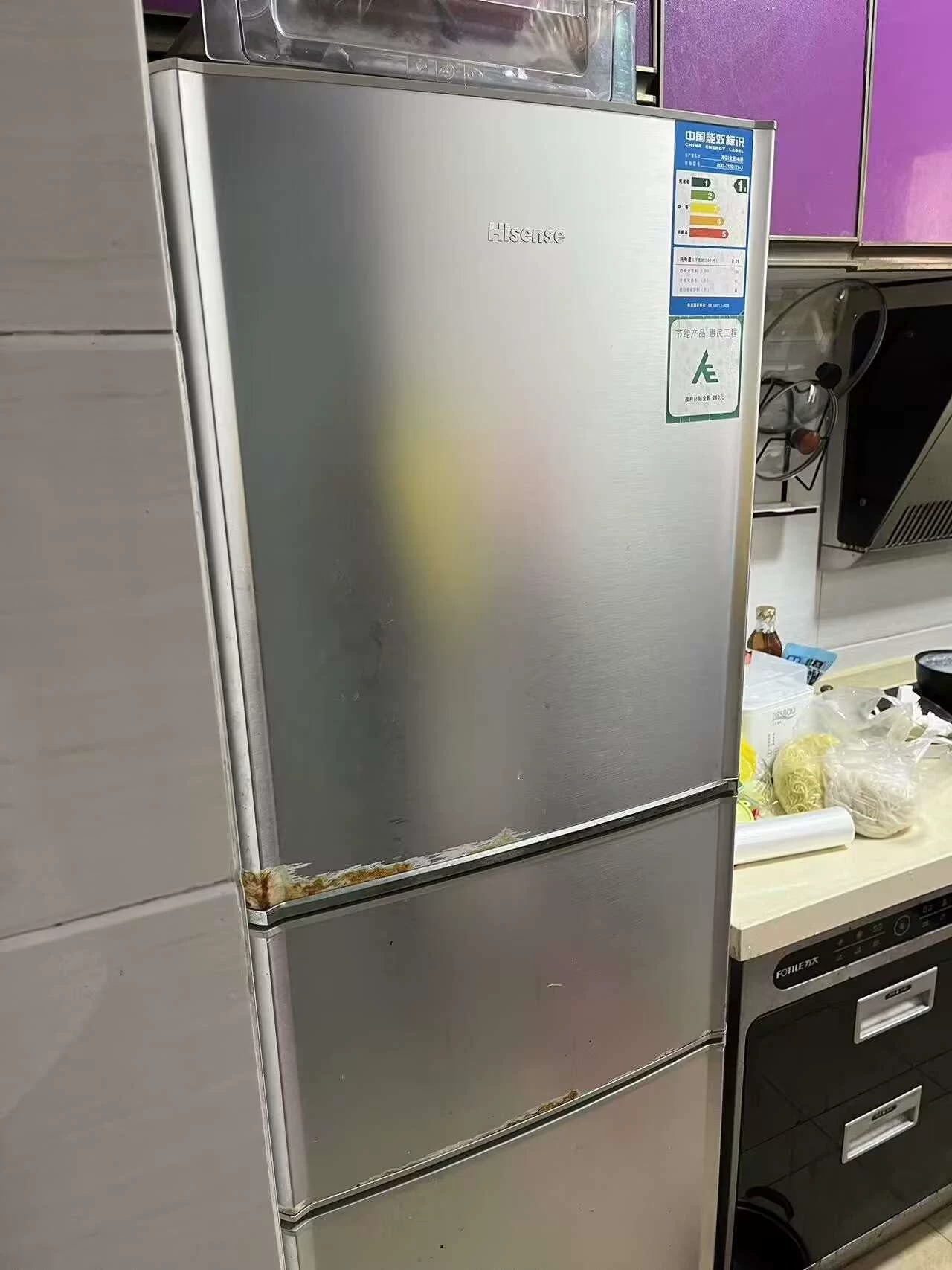 出个人闲置二手冰箱，功能齐全，三开门，两个门是冻柜，很干净